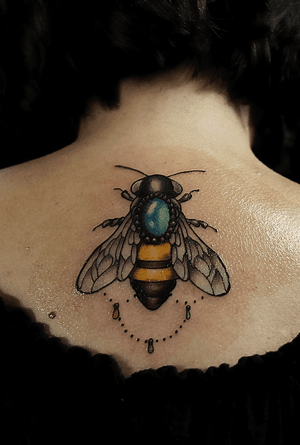 A cool #honeybee tattoo for a cool beekeeper. #bees #bee #honeybees #honey #inkedgirls #tattoosforwomen #tattoodo #hive 