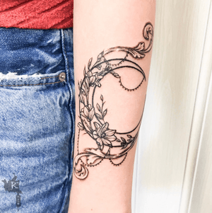 Half Moon Decorative Floral Tattoo by Kirstie Trew • KTREW Tattoo • Birmingham, UK 🇬🇧 #halfmoon #tattoo #floral #flower #filigree #birminghamuk #blackwork 
