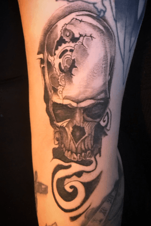 Skull I done on top part of biceps