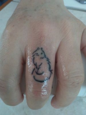 Cat tattoo finger tattoo MORGAN #cattattoo #fingertattoos #fingertattoo #cat #ringtattoo #ring #rings #blackcat #linework #gatotattoo #tattooofacat #zenkyinktattoos #Zenkyink #silouette #Black #blackink #morgantattoo #memorialtattoo #witchfamiliartattoo #witch #witchhelpingawitch Butterfly tattoo geometric back. 🇲🇽Juárez, Chihuahua México 🇲🇽 6561318305 Tattoodo.com/Zenkyink Fb.com/Zenkyink Instagram @zenkyink