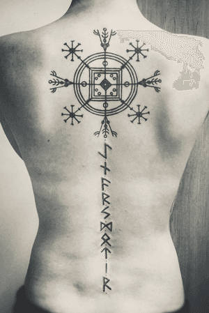 Hulinhjalmur #runes #stave #magic #nordic #hulinhjalmur #futhark #handpoked 