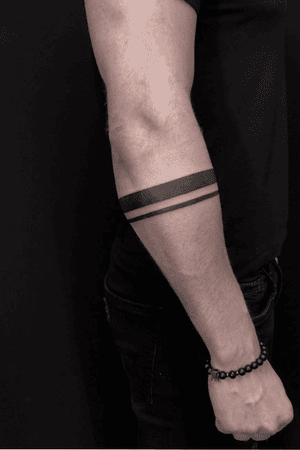 Right arm band