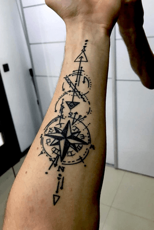 Tattoo uploaded by woJo0 • #Przedramię #kompas • Tattoodo