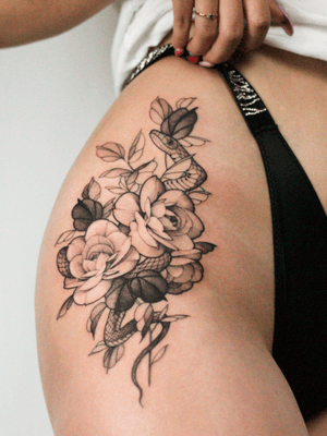 Freehand ADELA flowers🌺 with snakeMy flower designs are freehand, which means that I usually draw design on your body directly at the spot for a better flower depending on individual body parts. Please check how i did on my IG. → @adela_tattooerAlso you can noticed guest spot on IG.#adelaflower #adelatattoo #flowertattoo #flowertattoos #koreatattoo #seoultattoo #colortattoo #rosetattoo #tattooformen #fower #freehand #seoul #femaletattooist #flowers #rose #birthdayflowers #tattooforgirl #peonytattoo #freehandtattoo