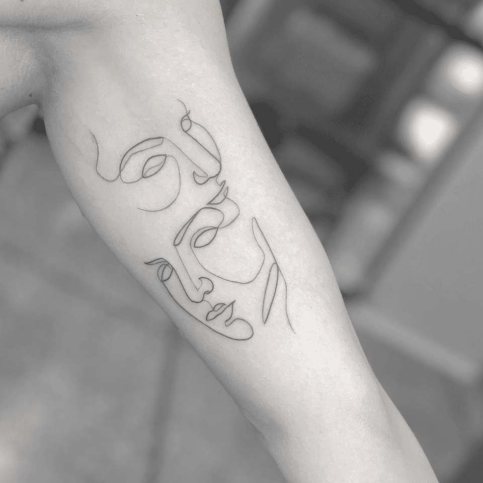 SISTERs b / g tattoo Via cairoli 30 (1ºpiano) Livorno Xinfo :? 0586/1753076 ?gianlucarondina@hotmail.it #ink #inkedgirls #tattoolife #tattooed #inked #sister #paint #tattooist #inkedlife #Tattoo #it #inklife #portrait #inkstagram #bodyart #fineline #mini