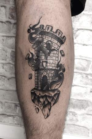 La Torre. #tattoo #tatuaje #tattoovalencia #tatuajevalencia #ink #inked #blackwork #blacktattoo #blackbunny #valenciatattoo #flowertattoo #valencia