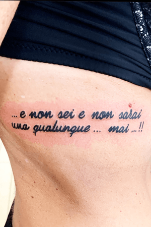 Scritta nero tatuaggio lettering tattoo studio Firenze