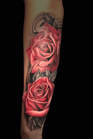 Booking new appointments for Jan 2020 , finished this sleeve in two sittings of 14+ hours . Interested in getting some roses done check out my Instagram @tattooartbyaxe 