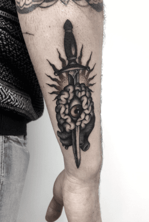 🗡 #tattoo #tatuaje #tattoovalencia #tatuajevalencia #ink #inked #blackwork #blacktattoo #blackbunny #valenciatattoo #flowertattoo #valencia