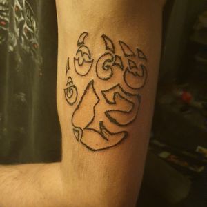 Wolfs paw (part of a beginning sleeve)Linework only right now.