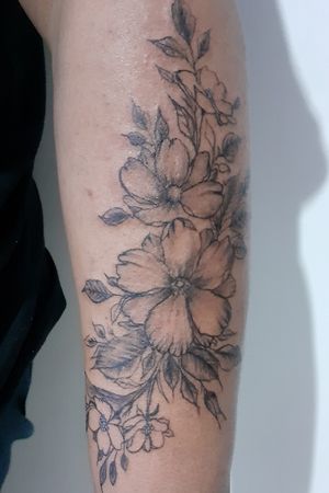 Flores Tattoo