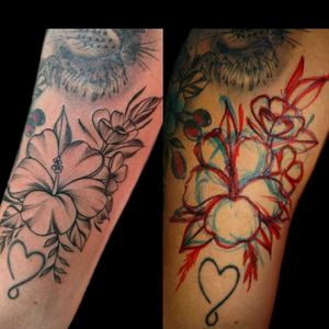 Uno de recien... #tattoo #inked #ink #flores #flowers #flowerstattoo #tatuajedeflores #linework #whipeshading #whipeshadingtattoo #botanica #botanicatattoo #luchotattoo #luchotattooer #pergamino 