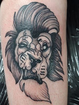 Tough looking lion from my flash, have lots of pieces like this available!!