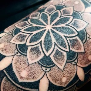 Dotted back of knee mandala #mandalas #mandala #tattoo #tattoos #tattooist #tattooartist #blackandgrey #blackandgreytattoo #dotwork #dotworktattoo #mandalatattoo #point2point #tattoostudio #erith #kent #southlondon 
