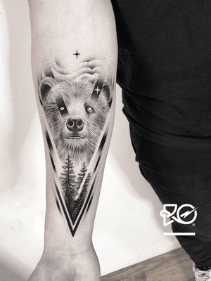 By RO. Robert Pavez • Bear of darkness 🖤 🐻 • Done in studio Chronicink • 2019 #engraving #dotwork #etching #dot #linework #geometric #ro #blackwork #blackworktattoo #blackandgrey #black #tattoo #fineline