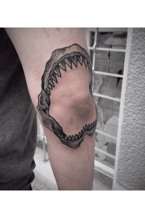 Shark Jaw Open // back of arm between shoulder and elbow