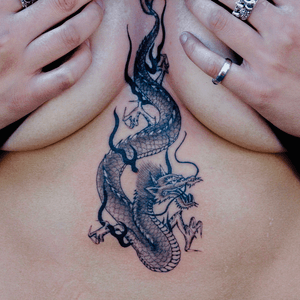 #Tattoodo #dragontattoo #japanesetattoo #blackandgreytattoo #btattooing #sternumtattoo #dragon #flames #tattoodobabes #ink #tattoo #girlswithtattoos #finelinetattoo #rosetattoo #scorpiontattoo #skulltattoo #inkedgirl #blackwork #illustration #tattoosketch #tattooidea #flashtattoo #blackandgrey #japanese #tattooart #tattooartistmagazine #tattooed #inkedup #miss_preciouss