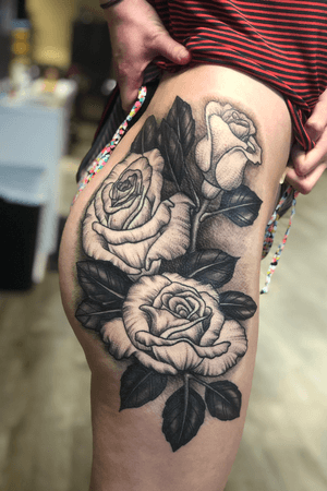 #rosetattoo #rose #girlswithtattoos #floral #blackandgrey #blackandgreytattoo #vabeach #tattooartist 