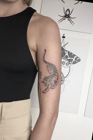 🐯   #tattoo #budapesttattoo #tattooartist #tattoosofintsagram #tattooselection #hungary #blackworkersubmission #blacktoptattooing #blackwork #blackworktattoo #dotwork #linework #blacktattoo #hedonismworkshop #onlyblackart #blxckink #btattooing #darkartists #theartoftattoos #budapest #instatattoos #BLACKTATTOOMAG #TTTpublishing #tttism #Procreate #TAOT #hungariantattoos #hedonismworkshop #flashaddicted Insta:https://www.instagram.com/hedonismworkshop/Facebook:https://m.facebook.com/hedonismworkshop/