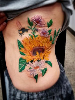 Flowers for tough lady 😊.................#tattoos #inkedgirls #love #inkig #ink_ig #tattooedguys #tattooed #tattooartist #tattooart #blackandgreytattoo #colortattoo #realism #realistictattoo #colortattoos #tattoolife #ink #inked #inklife #inkspiration #inkspiringtattoo #martitattoo #art #melbourne #melbournetattoo #floraltattoo #inkjunkeyz #InkFreakz