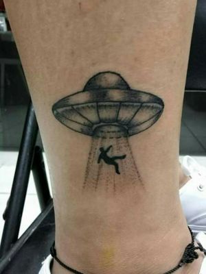 #tattoo #tatuaje #blackwork #ufo #alien #nave 