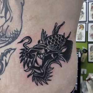 Dragon head on my ribs done in black work American traditional style. Done in Shanghai by Kai at Sick Rose Tattoo.
#dragontattoo #dragonhead #traditionaltattoo #americantraditionaltattoo #blackworktattoo #chinesetattoo #shanghai #sickrosetattoo