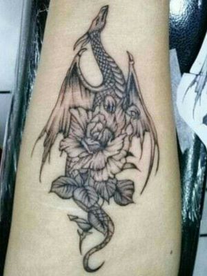 #tatuaje #blackwork #whipshading #dragon #dragontattoo 