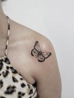 #butterflytattoo #butterfly #womantattoo #tatuagemfeminina #tatuagemdelicada 