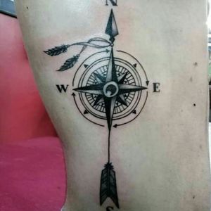 #tatuaje #blackwork #tattoo #flecha #rosadelosvientos #brujula 