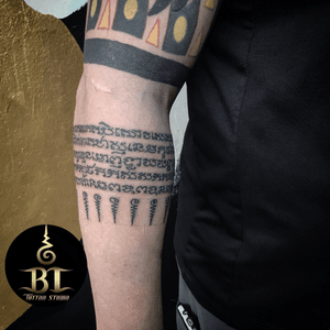 Done traditional Thai sak yant tattoo by Ajarn Ta(www.bt-tattoo.com) #bttattoothailand #bttattoo #thaitattoo #bangkoktattoo #bangkoktattooshop #bangkoktattoostudio #tattoobangkok #sakyanttatttoo #sakyant #thaibamboo #thaibambootattoo #bambootattoo #bambootattoobangkok #thailandtattoo #thailandtattooshop #thailandtattoostudio #thailand #bangkok #tattoo