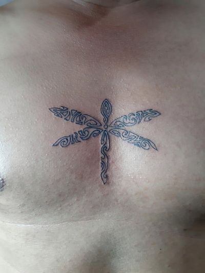 When you are a tattooer, it is often said that you get to touch people's life in ways that sometimes overwhelm you. Tattooing Atul was one such experience. Atul wanted a dragonfly tattoo with a name of a lady that gels into the design and no one can see it unless explained. Over the course of our conversation he said that he was in a relationship with this lady and possibly looking at getting married, but then tragedy stuck and she passed away in a accident. He decided to get this tattoo cause of a promise he made to her. I guess this is how he will carry her for life with him. #tattoo #dragonfly #dragonflytattoo #people #life #love #memory #therapy #navimumbai #nostalgia #losinglovedones #overwhelmed 