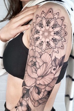 Started a new sleeve #floraltattoo #peony #mandala #girlsleevetattoo #fineline #tattoogirls