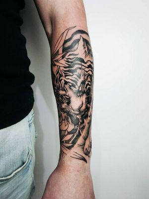 Tattoo artist Yablokova Ira, KyivInstagram/FB: YablokovaTattoo#татумастеркиев #tattookiev #kievtattoo #yablokovatattoo #ukrainetattoo #tattooukraine #tattoo_culture_ua #tigertattoo #tiger #tigerhead 