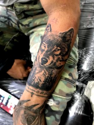 Lobo primer sesión. Quieres tatuarte conmigo escríbeme( +57)3017050703 Instagram @livisouma Cali, Colombia. #wolftattoo 
