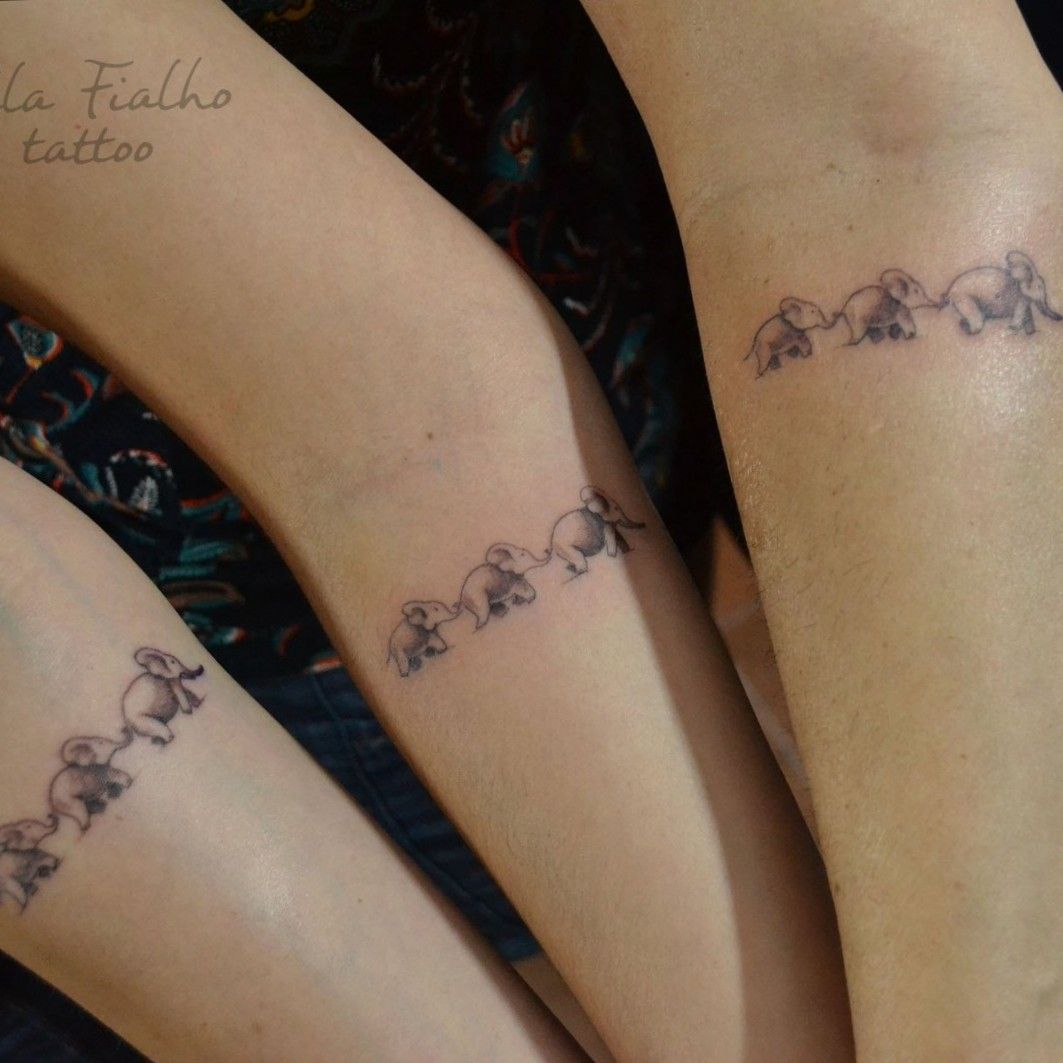 3 Elephants Tattoo by Enoki Soju  Tatuaje familia de elefantes Tatuajes  de elefantes Tatuajes de familia