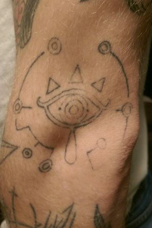 Elbow Tattoo - This one I did really quick, it was hard to hit the angle for this one, a little more practice and I'll hit this one again. This one is a Sheikah Eye from the Zelda: Breath of the Wild. Love that game.