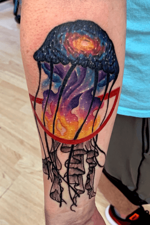 Color/ dotwork jellyfish #jellyfish #colorful #colortattoo #watercolor #watercolortattoo #space #galaxy #dotwork #dotworktattoo #geometric #geometrictattoo 