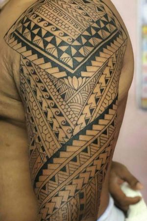 Half sleeve Polynesian pattern