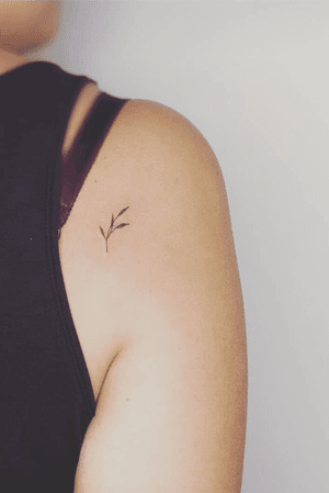 Fine line, mini tattoo 