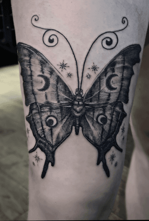 Fantasy Butterfly  🦋 #buttefly #femenine #leg #pierna #mariposa #schmetterling #papillon #farfale #moon #fineline #girly 