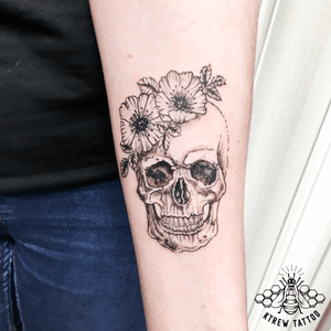 Floral Skull Tattoo by Kirstie Trew • KTREW Tattoo • Birmingham, UK 🇬🇧 #skulltattoo #fineline #linework #floraltattoo #flowertattoo #blackworkskull 