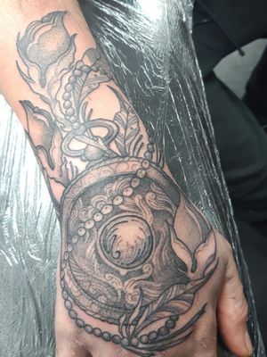 Custom designed hand piece. Get in touch if you would like a hand tattoo and have a cool idea!!!