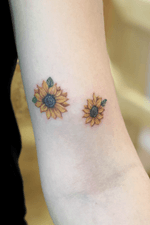 Sunflowers #tattoo #tattoos #tatts #uk #nottingham #colourfultattoos #watercolourtattoo #flowertattoo #botanicaltattoo #flowers #colour #uktattoos #nottinghamtattoos #inked #ink #colours #floral #floraltattoo #tattooideas #tattoodesign #details #tattoodetails #greenpower #green #sunflowertattoo