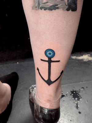 #oldschooltattoo #anchortattoo #anchor #blueeyetattoo #blueeye #greekeyetattoo #greekeye #blackworktattoo #colortattoo #tattoo #tattooing #tattoos #black #blue #blackandcolor #inked #ink #tattoolife #mykonos #tattooer #tattoowork #brinadelirium #bdelirium 