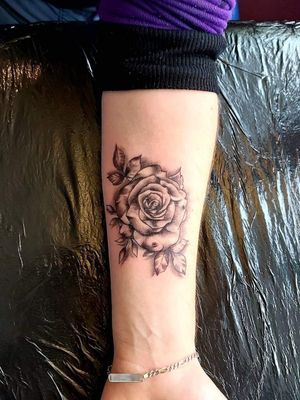 Tattoo #rosetattoo #wristattoo #inkedgirls #Black #Intenzetattooink #tattooartist #Nenad #Tattoodo 