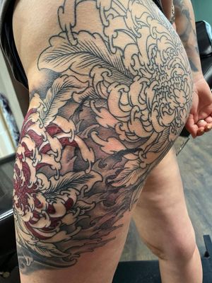 #tattooinprogress #tat #tattoo #tattooart #tattooartist #color #colortattoo #chrysanthemum #chrysanthemumtattoo  #japanese #japanesetattoo #ink #inked #inkedup #art #gorinchem #netherlands 