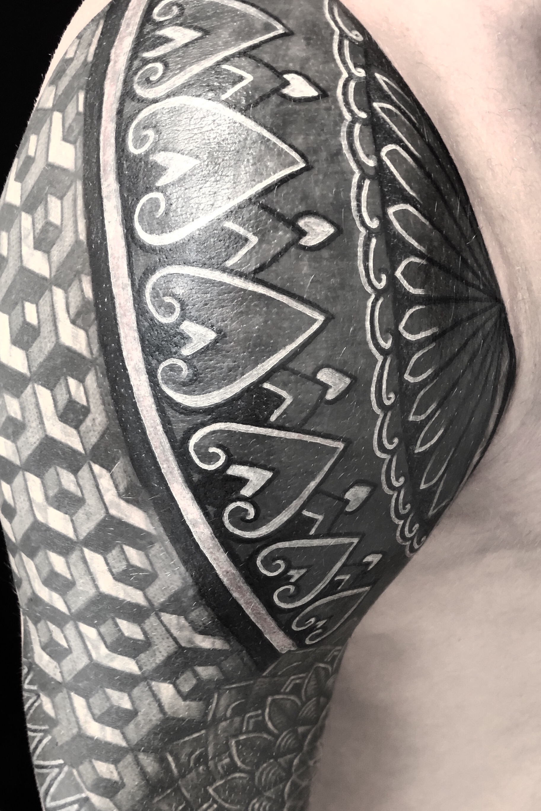 Aggregate more than 88 tribal tattoo white  thtantai2