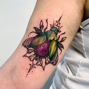 Custom beetle design by me, on one of my closest friends- 2 hours of work but she loves it! 🔮