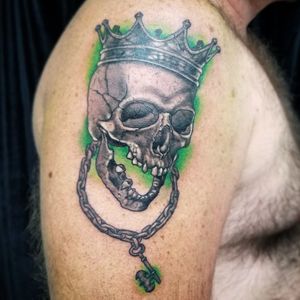 "Ah, if I were not king, I should lose my temper."Louis XIV#skull #king tattoo done with #crowncartridges by @kingpintattoosupply #collarchain #crown #blackandgreytattoo  ‎#tattoo #tattoos #menwithtattoos #tattooed #tattooart #tattooedmen #besttattoo #thebesttattooartists  #mentattoo #tattooformen #tattoolife #beautifultattoo #lovetattoo #ideatattoo #perfecttattoo #bodyart #ink #inked #miamibeach #miami #besttattooshop