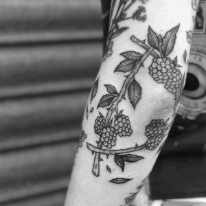 Bramble-y elbow piece by Lozzy Bones (@lozzybonestattoo on Instagram) done at Occult Tattoo. 